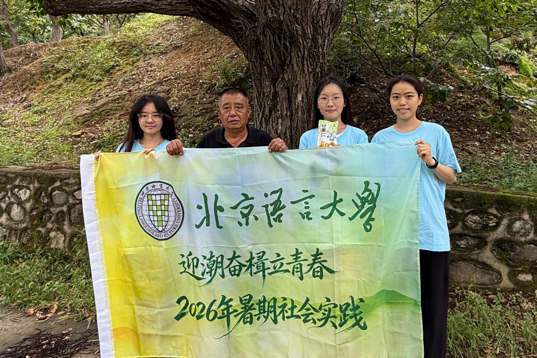团队与合作社法人马振森先生合影